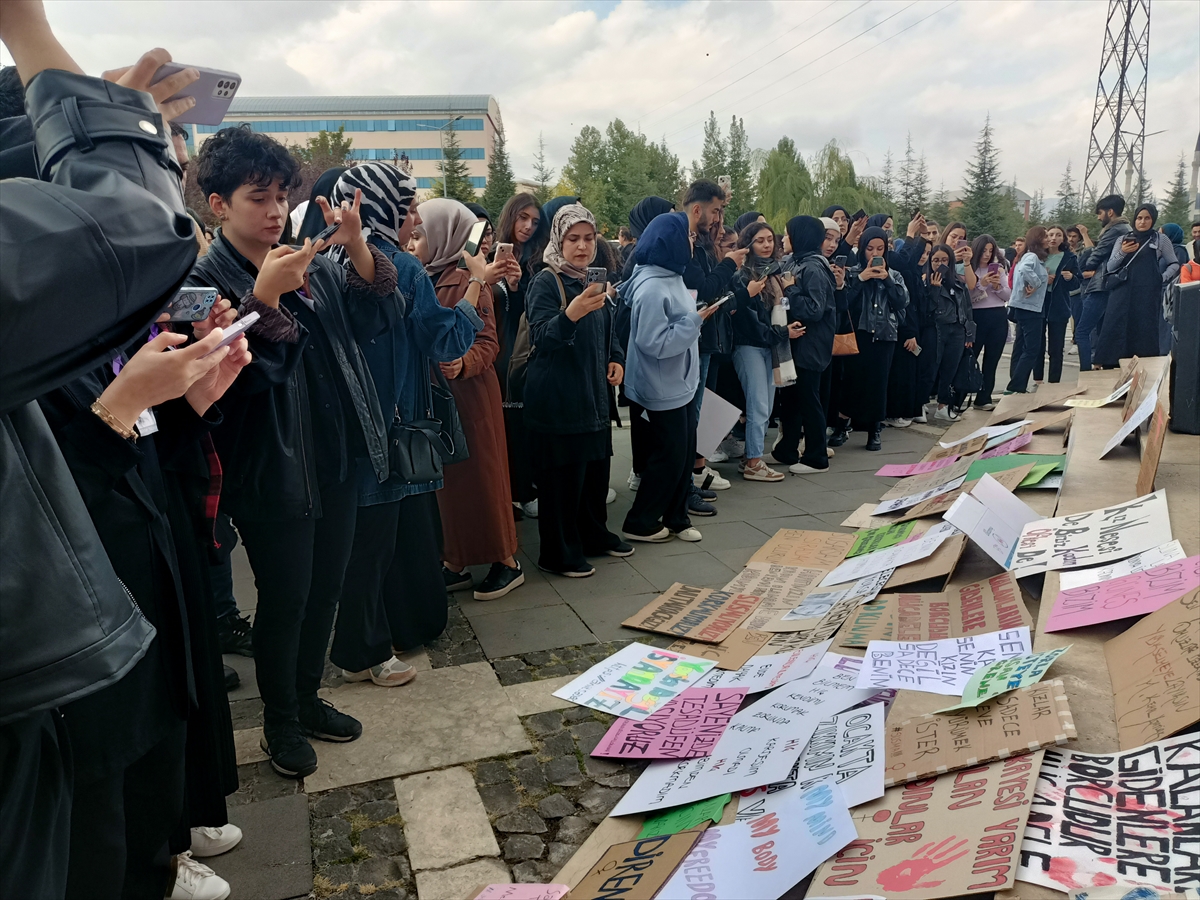 Bingolde Universite Ogrencileri Kadina Yonelik Siddeti Protesto Etti A74B50B