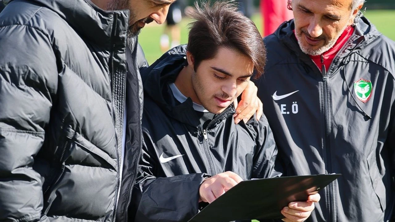 Amedspor Antrenmaninda Ozel Misafir Zinar Takimi Yonetti