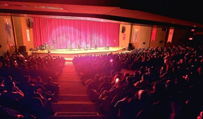 Mikaîl Aslan Û Delîl Dîlanar Yew Sahne De (3)