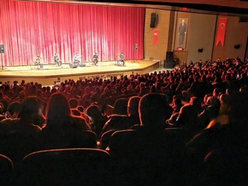 Mikaîl Aslan Û Delîl Dîlanar Yew Sahne De (4)