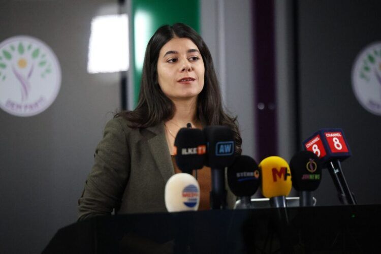 “847 Mamostayanê Kurdkî Ra Tena 210 Kesî Tayîn Bîyê”