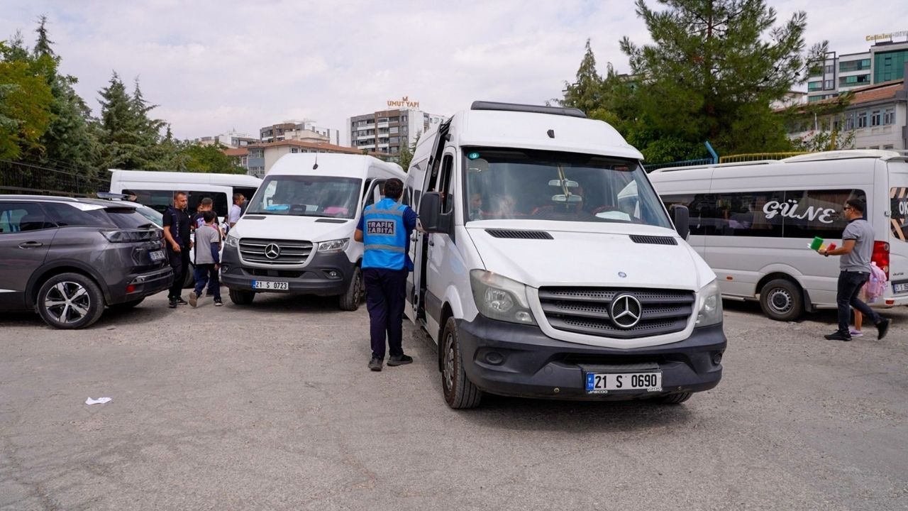 Amed de servîsanê dibistanan ser o konrolî ameyî zêdekerdiş
