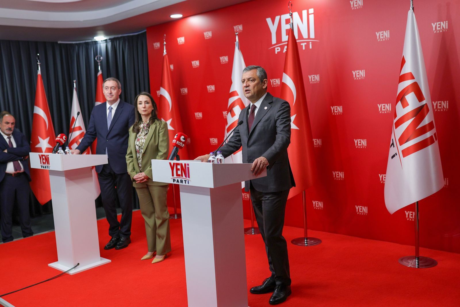 Ozgur Ozelî paştî da aşitîye, Bakirhanî sipas kerd